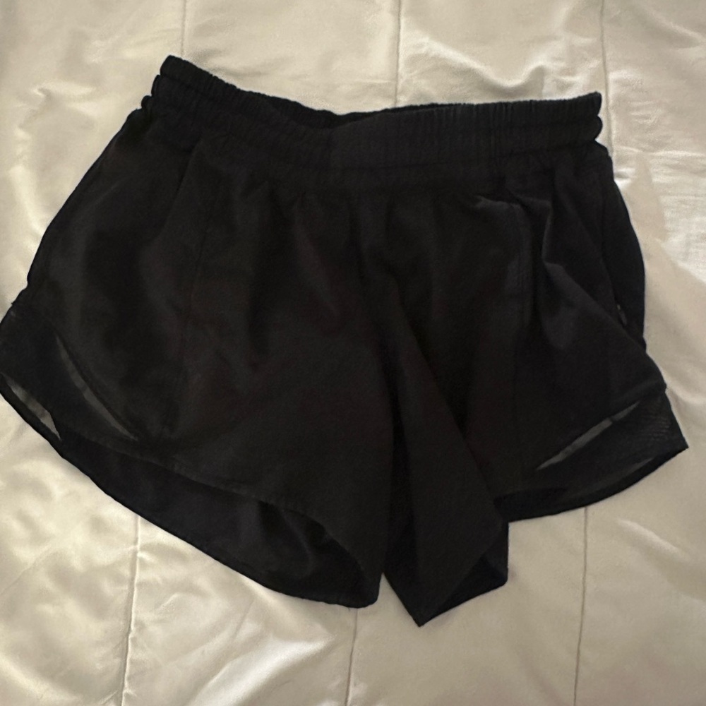 Black Lululemon hotty hot shorts size 6
